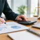 Como calcular custos arbitrais em contratos