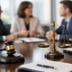 Quem escolhe o tribunal arbitral em contratos?